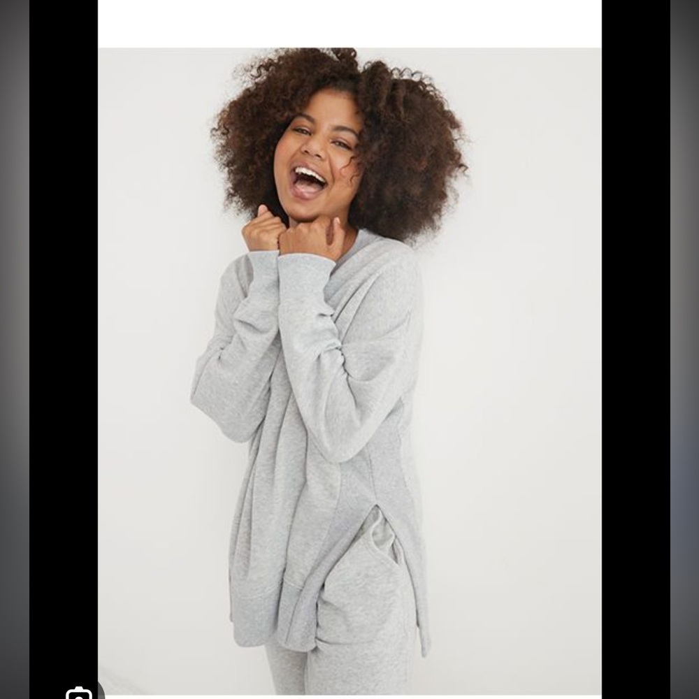Cozy Women's Grey Long-Sleeve Lounge Top